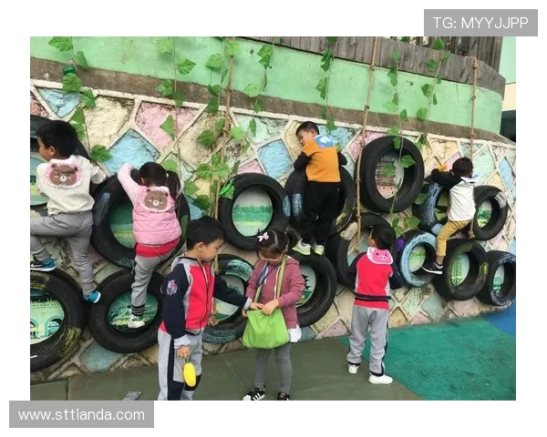 重庆攀岩队勇攀高峰的极限运动嘉年华突破之路全景揭秘